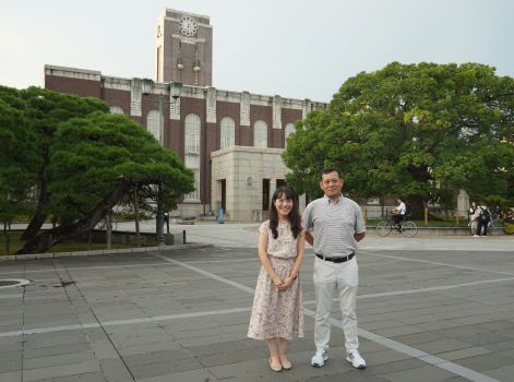 京都大学 百周年時計台記念館前にて